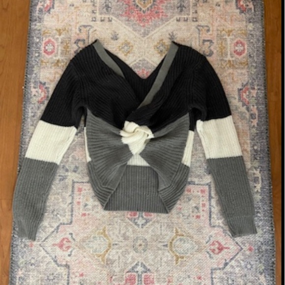 Chunky sweater with twist back - Picture 2 of 2